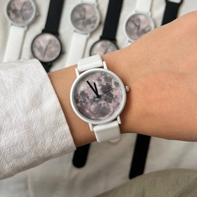 تصویر ساعت طرح ماه 