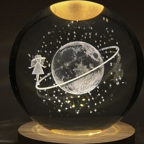 تصویر گوی کریستالی طرح ماه و دختر (چراغ خواب ) قطر 8 ارتفاع با پایه 10 سانت 
