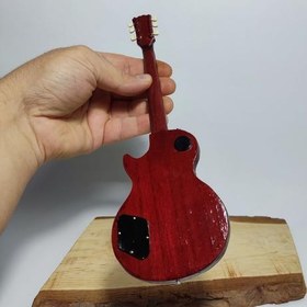 تصویر گیتار الکتریک چوبی مینیاتوری دکوری رومیزی مدل گیبسون Gibson -(دستسازه) 