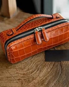 تصویر جامدادی چرم پروا 