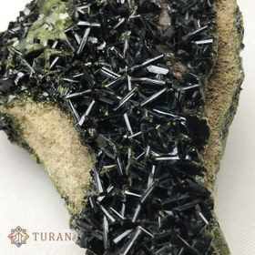 تصویر سنگ راف اپیدوت کلکسیونی طبیعی 267 گرم 