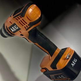 تصویر دریل شارژی آ ا گ مدل BSB18G2Li با منبع تغذیه باتری 