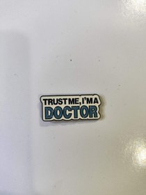 تصویر سنجاق سینه پزشکی 