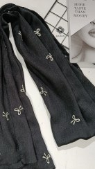 تصویر شال مشکی درختی پاپیونی گلدوزی 