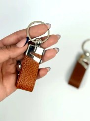 تصویر جاکلیدی چرم طبیعی رنگ عسلی بافت فلوتر 