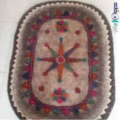 تصویر فرش نمدی سنتی بیضی 