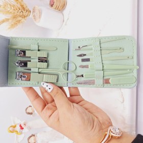 تصویر ست مانیکور و پدیکور همراه با کیف چرمی (12 تکه) 12-Piece Manicure and Pedicure Set with Leather Case
