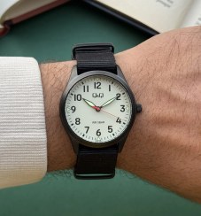 تصویر ساعت مچی Q&Q مدل Q76B با طراحی نظامی 