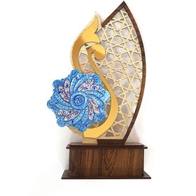 تصویر تندیس مشبک با بشقاب میناکاری 