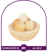 تصویر نعلبکی سنگ نمک همراه با گوی نمک کوچک 