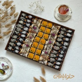 تصویر سینی میکس حلوا و خرما 