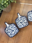 تصویر مزه خوری دسته دار طرح گل آبی از برند دنی هوم 