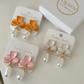 تصویر گوشواره‌ میخی جواهر - مینا کاری گلبرگ سفید Earrings Fashion - White Petal Enamel Earrings