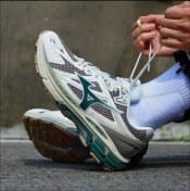 تصویر کتونی میزانو هالو‌ میکس نقره ای/سبز - 45 Mizuno halo mix