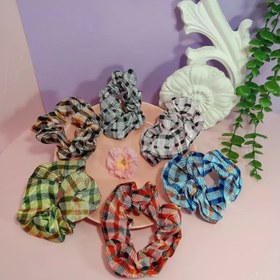 تصویر کش مو اسکرانچی ساتن چهارخونه - قرمز 