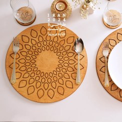 تصویر زیربشقابی چوبی طاووس (ضدآب) + زیرلیوانی هدیه 