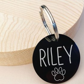 تصویر پلاک دایره مشکی مدل RILEY - 2.5 سانت / 4 حک / طلایی 