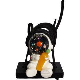 تصویر آویز آینه خودرو فضانورد 