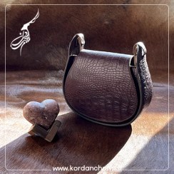 تصویر کیف دوشی زنانه چرم کروکدیل مدل سارین 