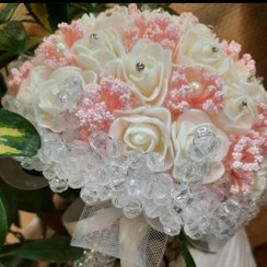 تصویر دسته گل عروس ترکیب گل فوم سفید و پفکی گلبهی 