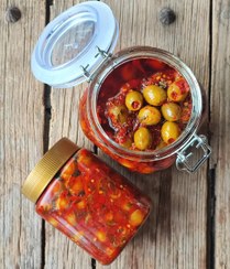 تصویر زیتون مزه دار شده در فلفل (بسته ۵۰۰ گرمی) 