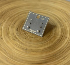 تصویر گوشواره میخی پک دار 3 تایی گوشواره میخی پک دار 3 تایی نگینی و مرواریدی سنگ زیرکنیا