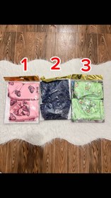 تصویر ست تاپ شلوارک زنانه همراه با اسکرانچی 