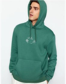 تصویر هودی سبز مردانه با برش معمولی و گلدوزی فضایی. سویشرت. برند trendyol Green Men's Regular/Regular Cut, Space Embroidery Hoodie. Sweatshirt.