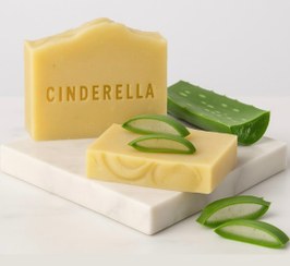 تصویر صابون آلوورا سیندرلا اصل آبرسان و روشن کننده پوست خشک و معمولی Cinderella Aloevera soap