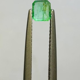 تصویر نگین زمرد پنجشير سایز 5*4 میلی‌متر 