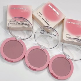 تصویر رژگونه باربی 