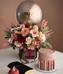 تصویر باکس گل و کیک تولد با گل مردانه برای رفیق 