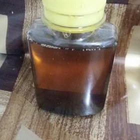 تصویر روغن سیاهدانه حدودا 60 سی سی مستقیم از سیاهدانه گرفته شده و بسیار مفید 