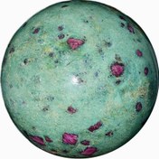 تصویر گوی سنگی نایاب زئوسیت روبی با خواص درمانی 