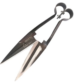 تصویر قیچی پشم زن 