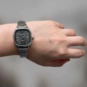 تصویر ساعت مچی زنانه کاسیو اولد مانی با بند استیل 