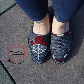 تصویر گیوه گلدوزی شده 