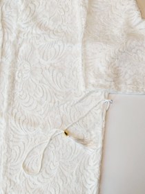 تصویر رومایویی زنانه بلند و آستین دار توری طرح گیپوری سفید رنگ 