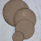 تصویر بیس چوبی گرد 6 میل ساده سایز 13 سانتی تا 30 سانتی 