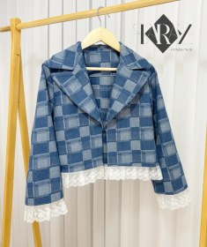 تصویر کراپ کت جین Cropped Denim Jacket