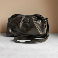 تصویر کیف دوشی مدل چروک دکمه‌دار 