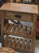 تصویر میز بار با طراحی شیک و مدرن 