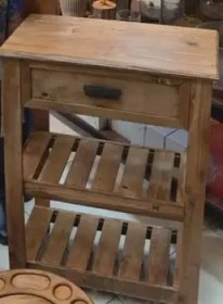 تصویر میز بار با طراحی شیک و مدرن 