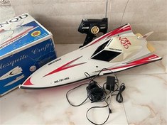 تصویر قایق کنترلی 2 موتوره خیلی بزرگ فول پک دارای جعبه 