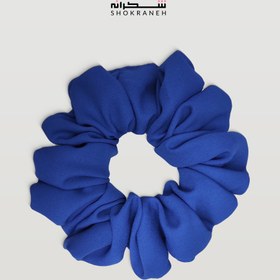 تصویر اسکرانچی آبی کاربنی مهربان با موهای شما جنس کرپ حریر درجه یک