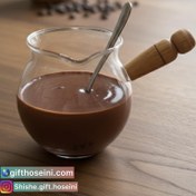 تصویر سس خوری دسته چوبی پیرکس گرد مناسب برای سرو انواع سس‌های گرم و سرد، عسل، و سیروپ