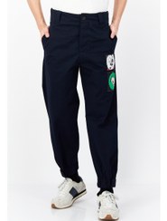 تصویر شلوار مردانه با فیت معمولی و برش صاف، رنگ سرمه‌ای برند tommy hilfiger x disney Men Regular Fit Patch Straight Pants, Navy Blue