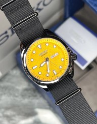 تصویر ساعت سیکو مدل 3193 رنگ مشکی صفحه زرد 