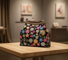 تصویر کیف سوزن دوزی شده 