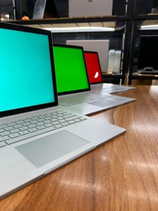 تصویر فروشگاه لپ تاپ 021